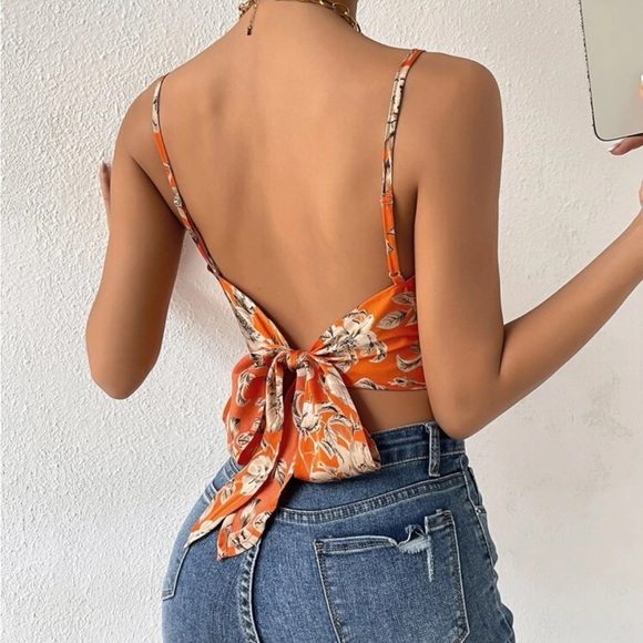 Tie in the back, bandana shape, silk material size medium - Picture 4 of 4